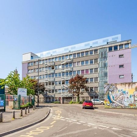 Trendy, Urban Open Plan Apartment Bristol Bagian luar foto