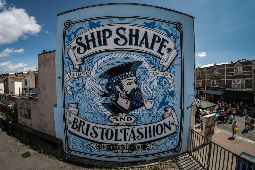 Trendy, Urban Open Plan Apartment Bristol Bagian luar foto